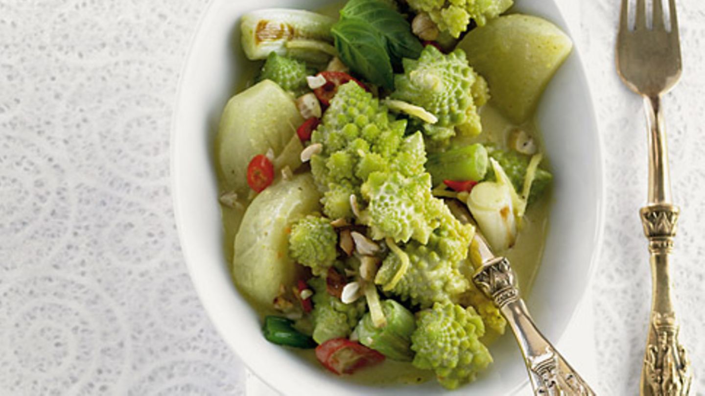 Das fertige Gericht Romanesco-Kohlrabi-Ragout mit Curry