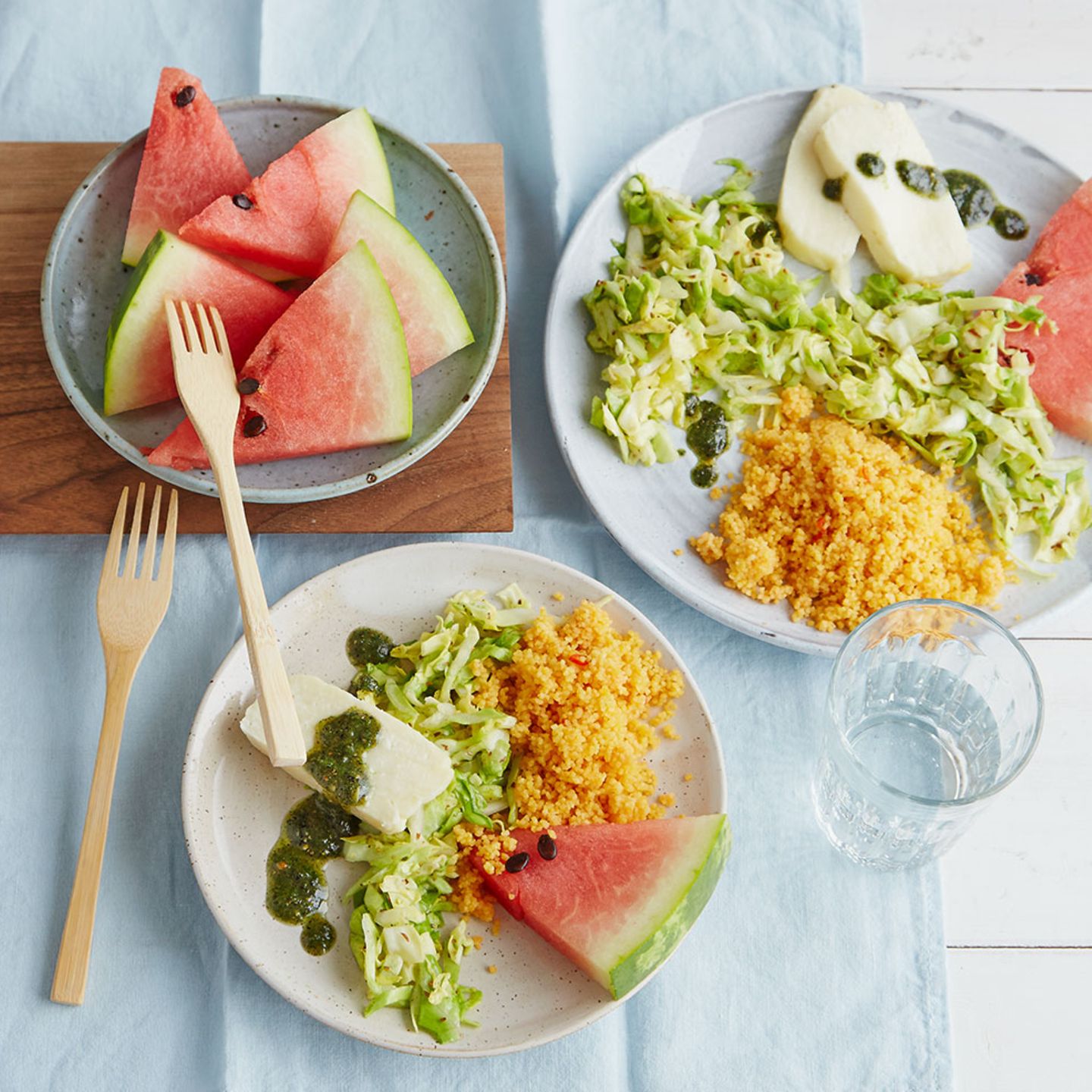 Couscous und Spitzkohl mit Halloumi und Minzöl