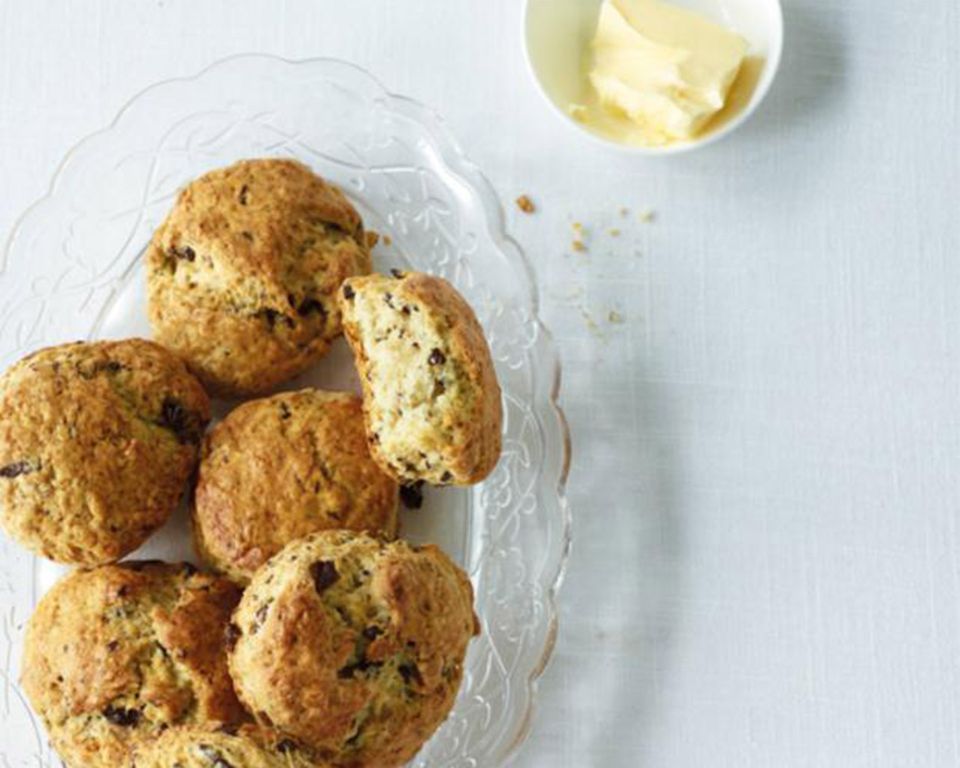 Stracciatella-Scones mit Butter Stracciatella-Scones mit Butter