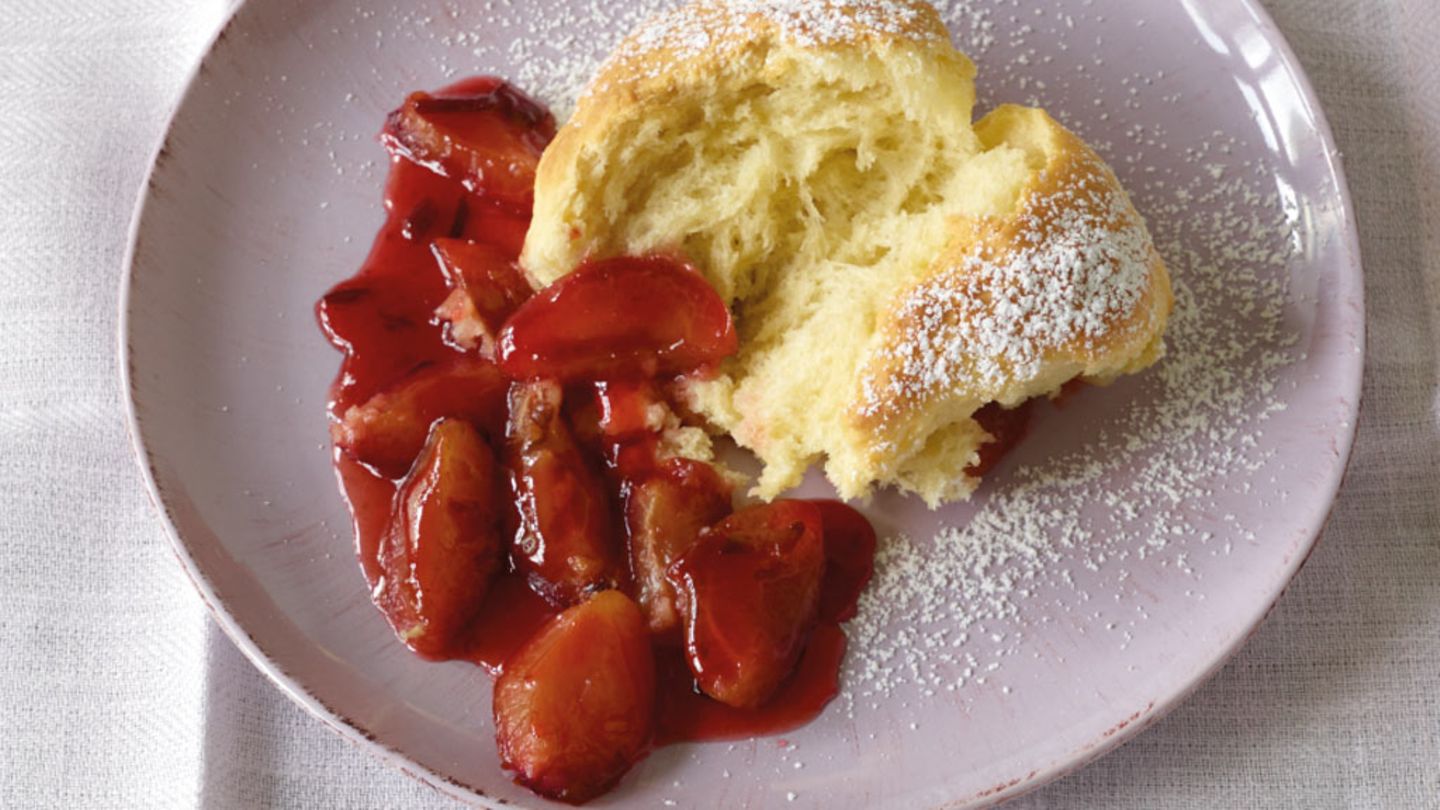 Buchteln mit Zwetschgen Rezept - [ESSEN UND TRINKEN]