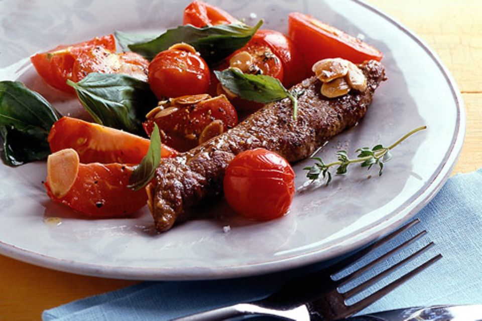 Lammfilets mit lauwarmem Tomatensalat Lammfilets mit lauwarmem Tomatensalat
