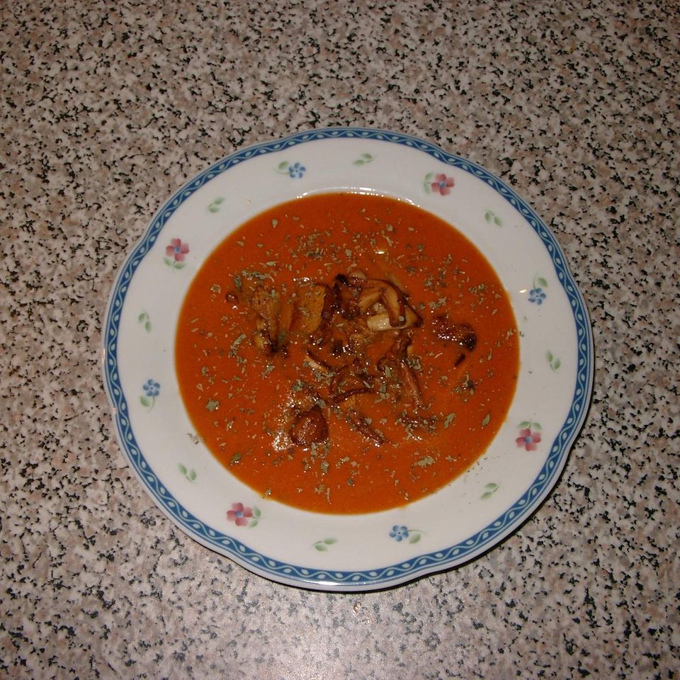 Tomaten-Paprika-Suppe mit gedünsteten Pfifferlingen Rezept - [ESSEN UND ...