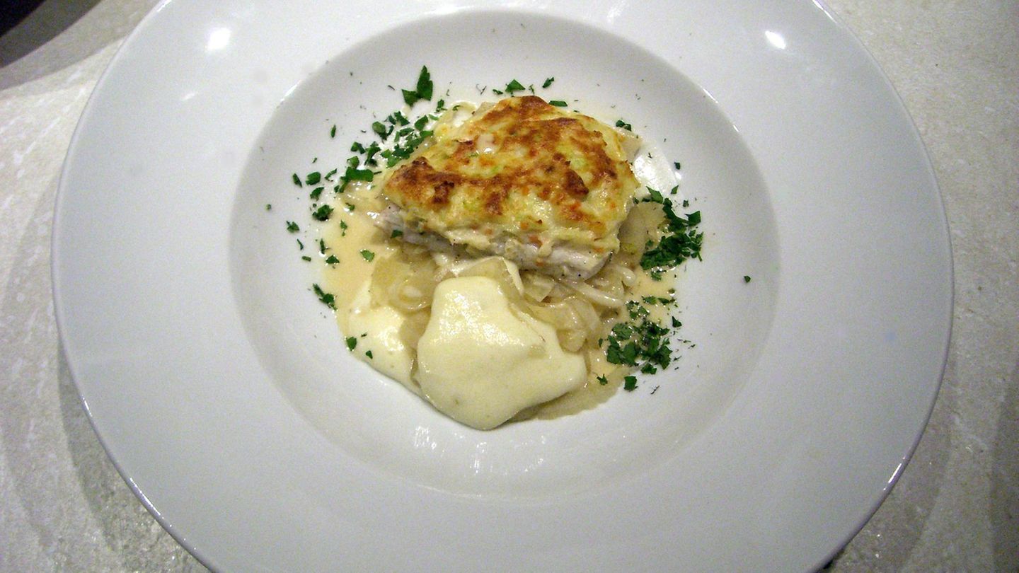 Soufflierter Wolfsbarsch auf Fenchelsauce mit Kartoffelschaum Rezept