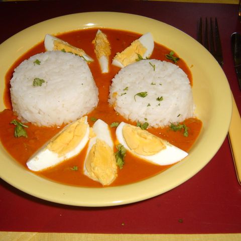 Eier in Currysauce mit Reis