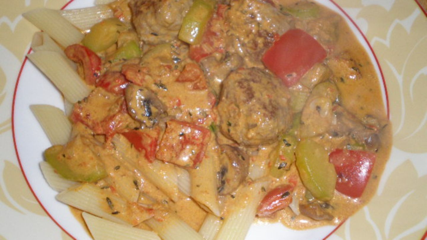 Hackbällchen in Paprika-Gemüse-Creme Rezept - [ESSEN UND TRINKEN]