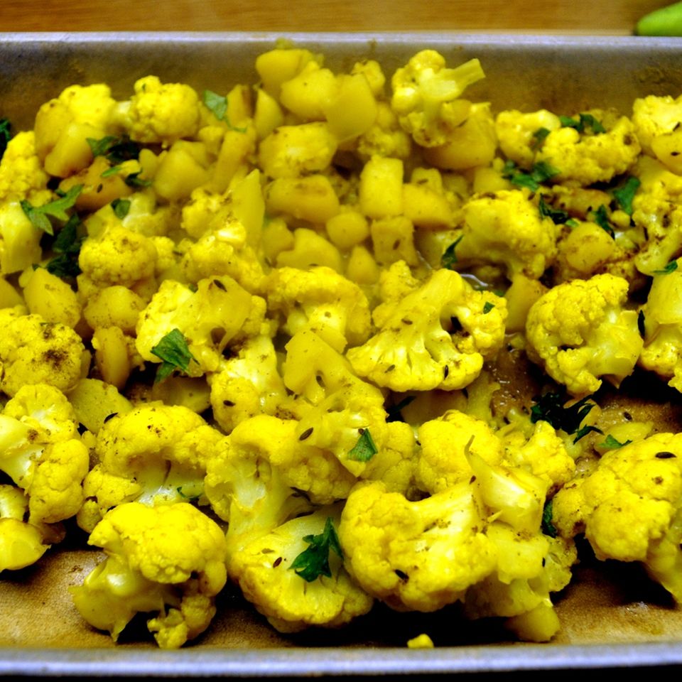 Blumenkohl und Kartoffeln indisch gewürzt