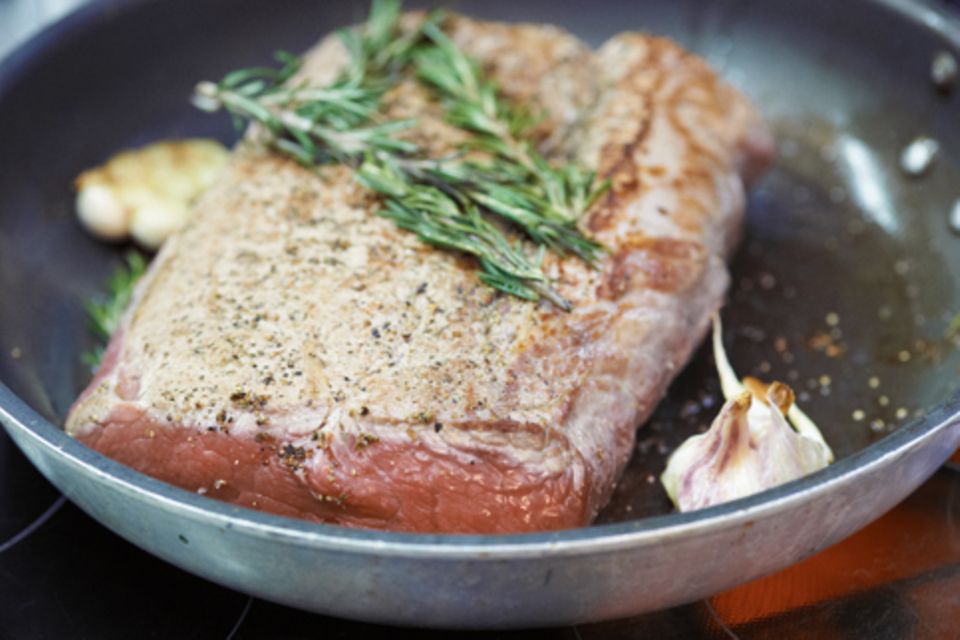 Roastbeef mit Kräuterkruste Roastbeef mit Kräuterkruste