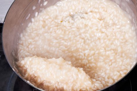 Tomaten-Risotto mit Oliven und Basilikum Rezept - [ESSEN UND TRINKEN]