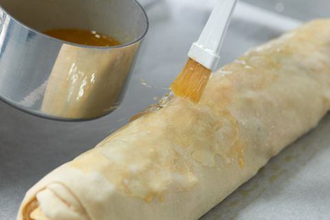 Strudelteig (Grundrezept) Rezept - [ESSEN UND TRINKEN]