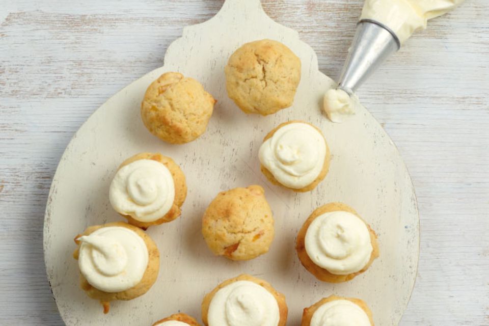 Mini-Cupcakes mit Erdbeeren Mini-Cupcakes mit Erdbeeren