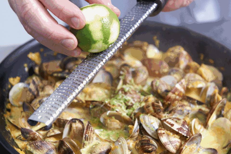 Kokos-Curry-Pasta mit Muscheln Kokos-Curry-Pasta mit Muscheln