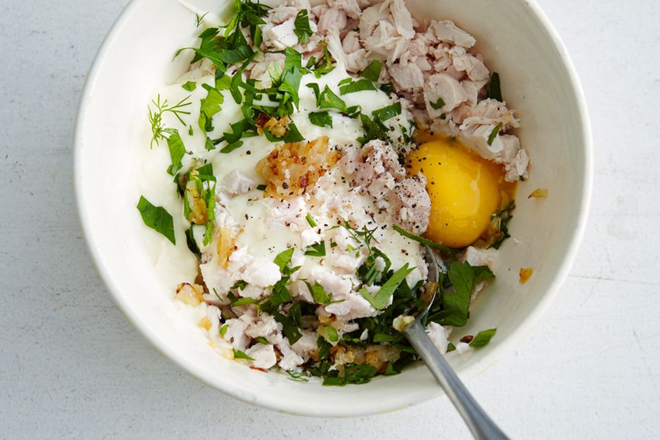Hähnchen-Kroketten mit Tomatensalat