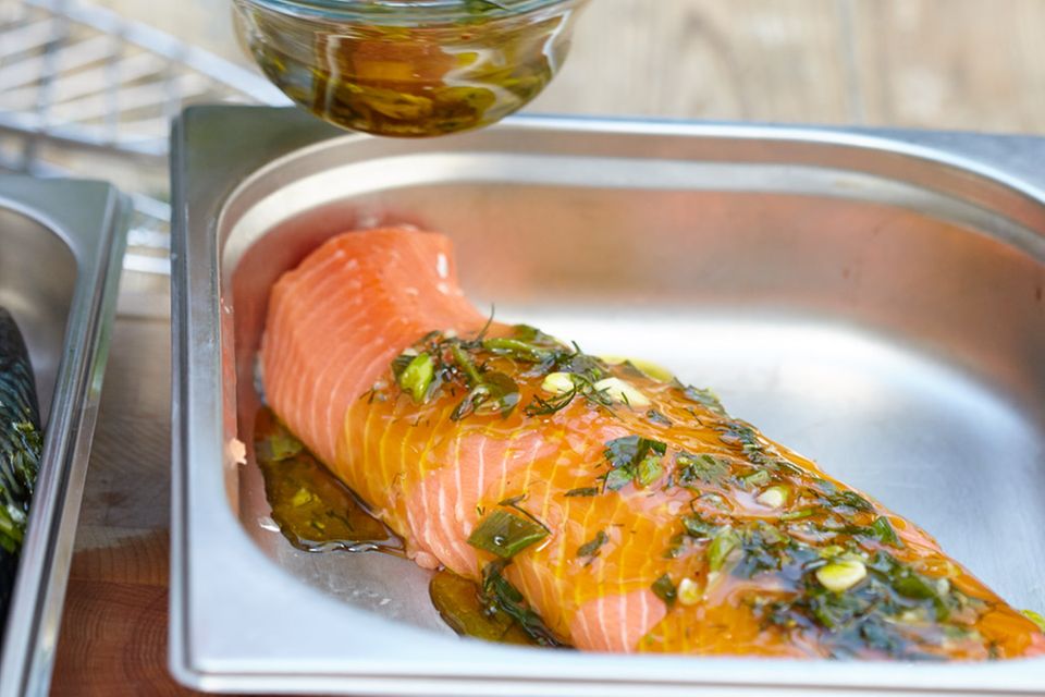 Lachs und Makrele mit Kräutermarinade Lachs und Makrele mit Kräutermarinade