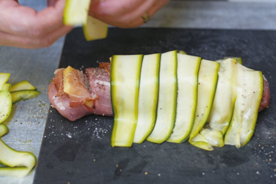 Schweinefilet à la Cordon bleu mit Kartoffelspalten