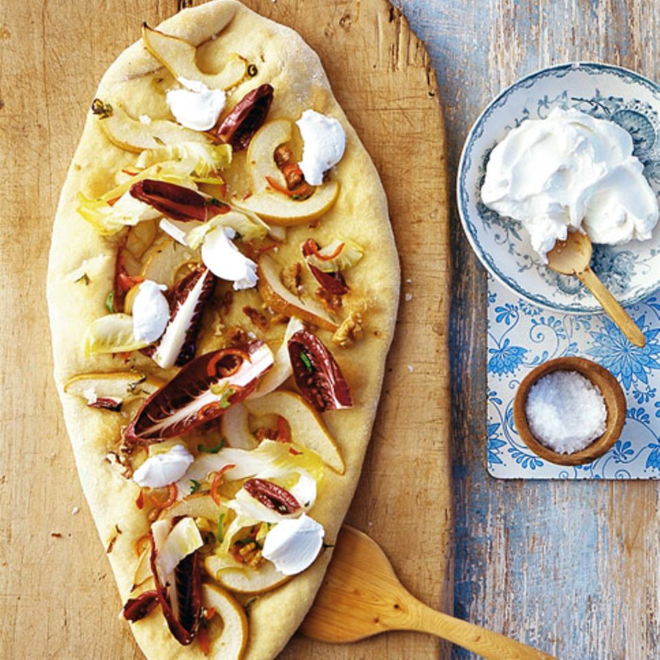 Focaccia mit Birnen und Radicchio
