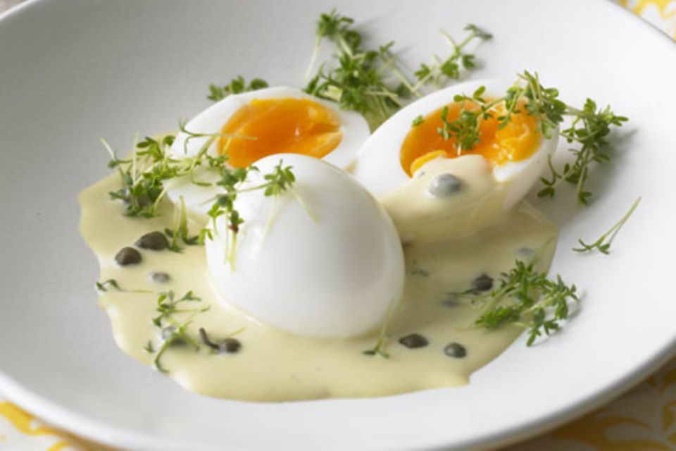 Eier in Kapern-Senf-Sauce