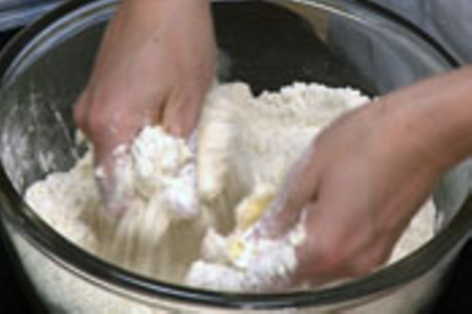 Butter-Mehl-Mischung zerreiben