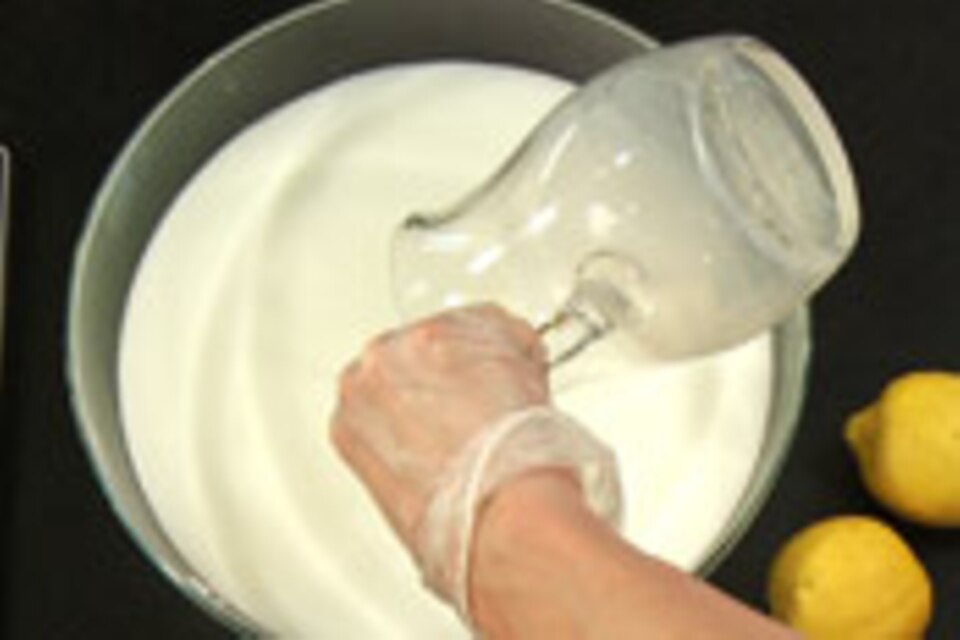 Milch-Zitronen-Wasser vorbereiten