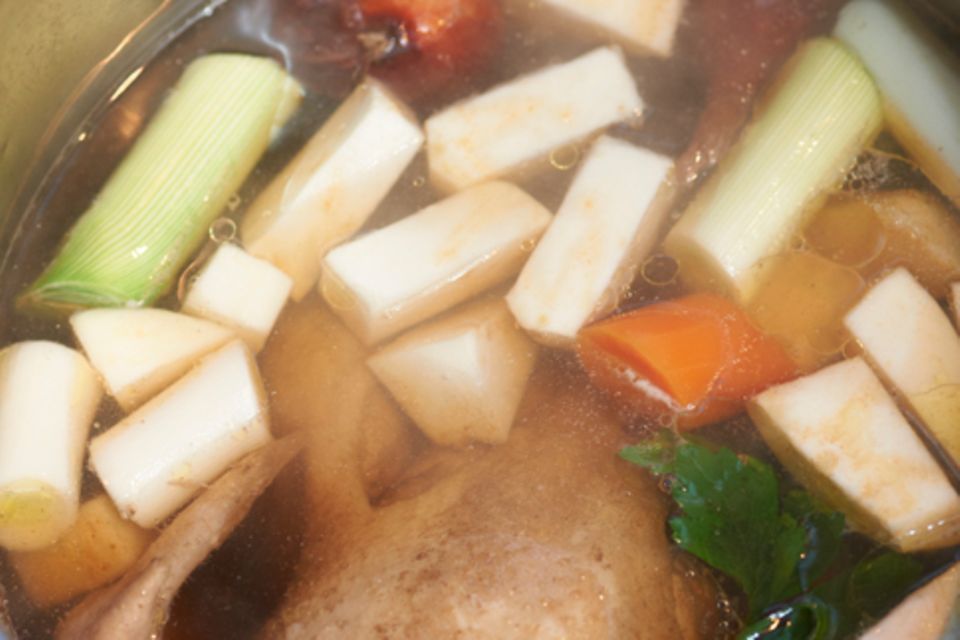 Wie macht man eigentlich... Hühnersuppe Wie macht man eigentlich... Hühnersuppe