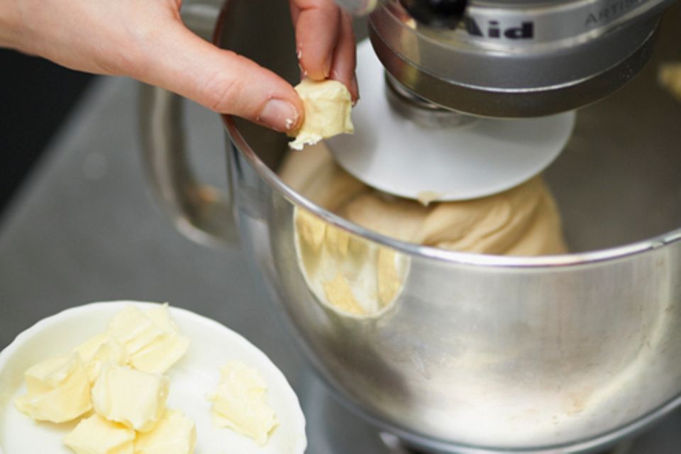 Hefezopf backen: Grundrezept & Tipps Hefezopf backen: Grundrezept & Tipps