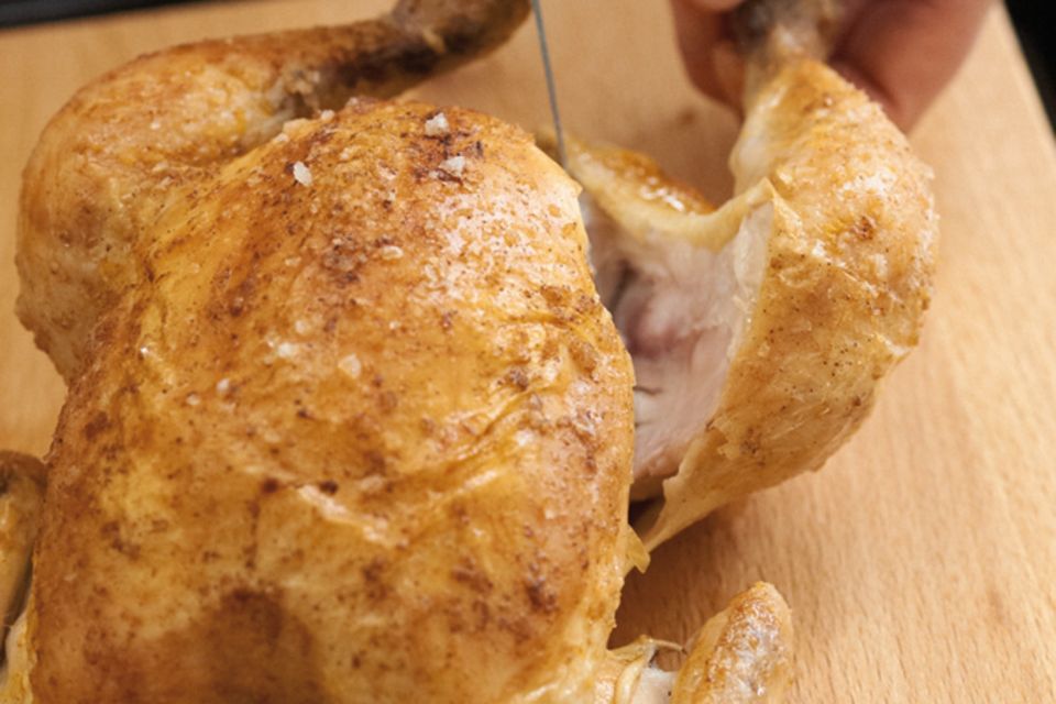 Wie tranchiert man eigentlich ein... Huhn?