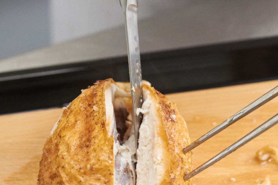 Wie tranchiert man eigentlich ein... Huhn?