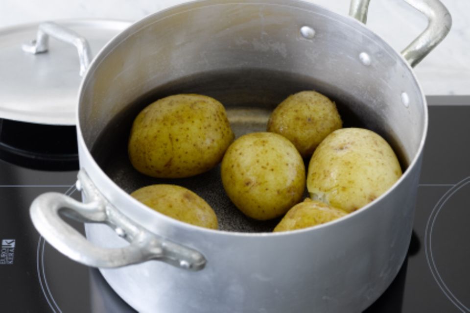 Wie macht man eigentlich... Kartoffelknödel Wie macht man eigentlich... Kartoffelknödel