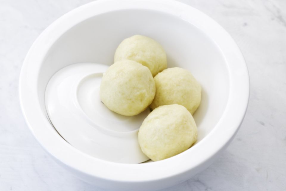 Wie macht man eigentlich... Kartoffelknödel Wie macht man eigentlich... Kartoffelknödel