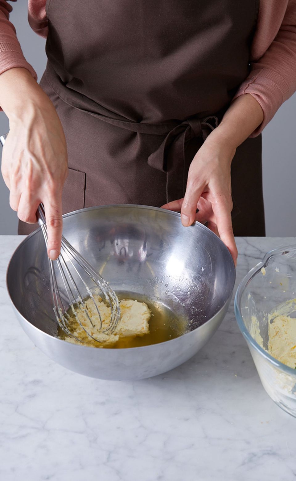 Mascarpone und Gelatine-Mischung verrühren. Mascarpone und Gelatine-Mischung verrühren.