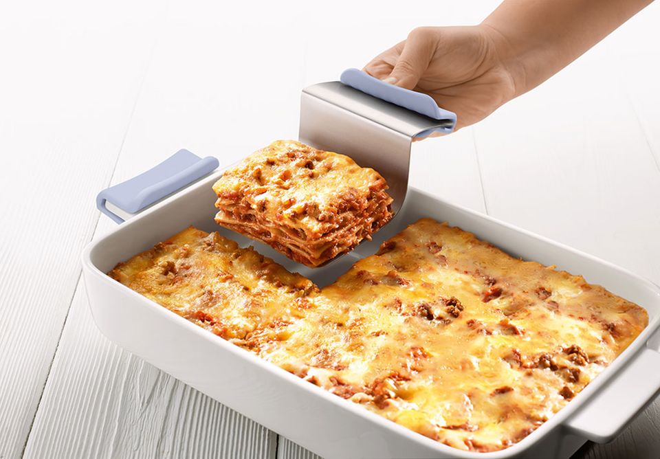 Lasagneform mit Lasagneheber aus der Kollektion Passion Pasta. Lasagneform mit Lasagneheber aus der Kollektion Passion Pasta.
