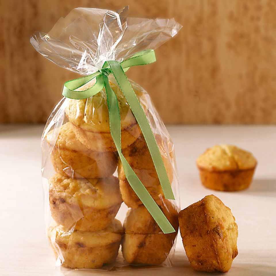 White Chocolate Muffins mit Macadamianüssen