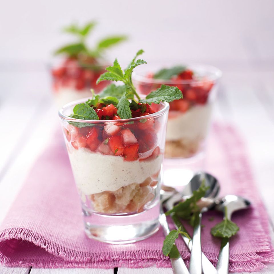 Kokos-Ananas-Erdbeer-Tiramisu