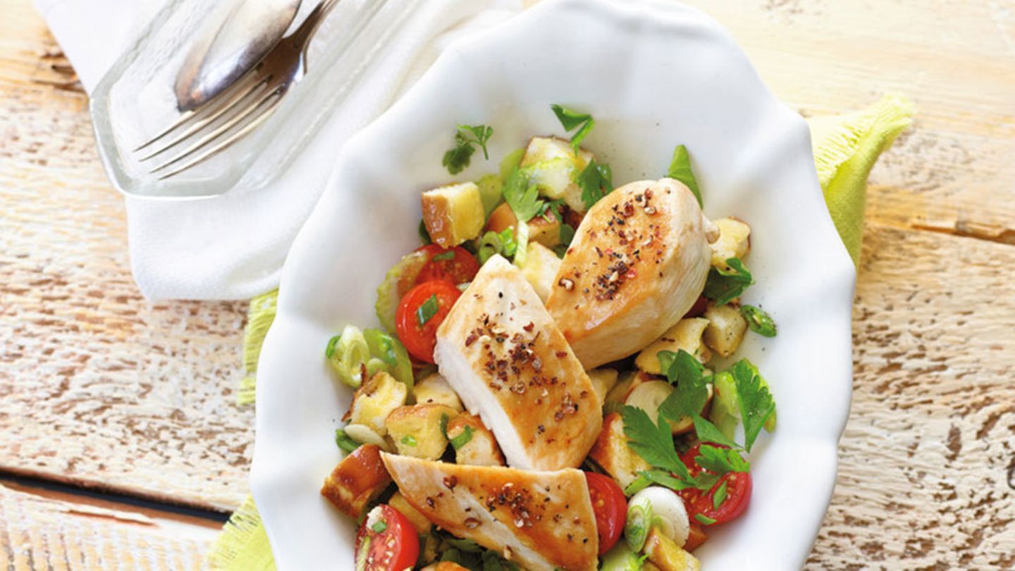 Pfefferhühnchen mit Laugenstangen-Salat Rezept
