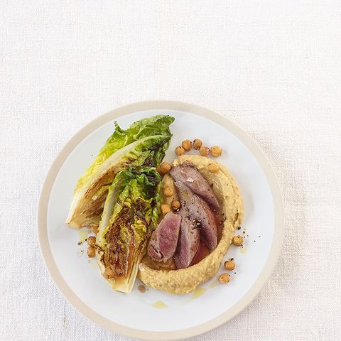 Lammfilet mit Hummus