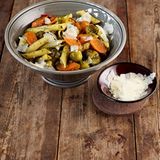 Pasta mit Pesto schmeckt immer, und das Gemüse peppt diese Variante noch mal wunderbar auf. Einfach und lecker!