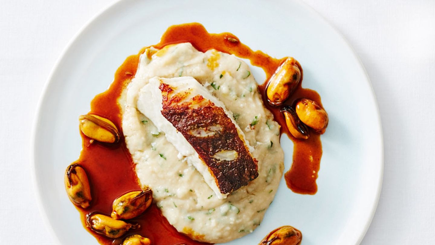 Skrei auf Bohnenpüree mit Miesmuschel-Paprika-Sauce Rezept