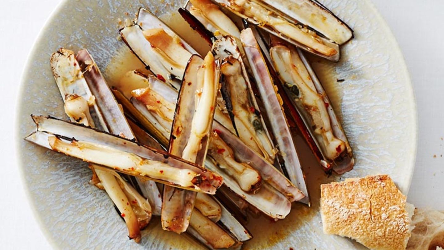 Ofengegrillte Schwertmuscheln mit zweierlei Aioli Rezept