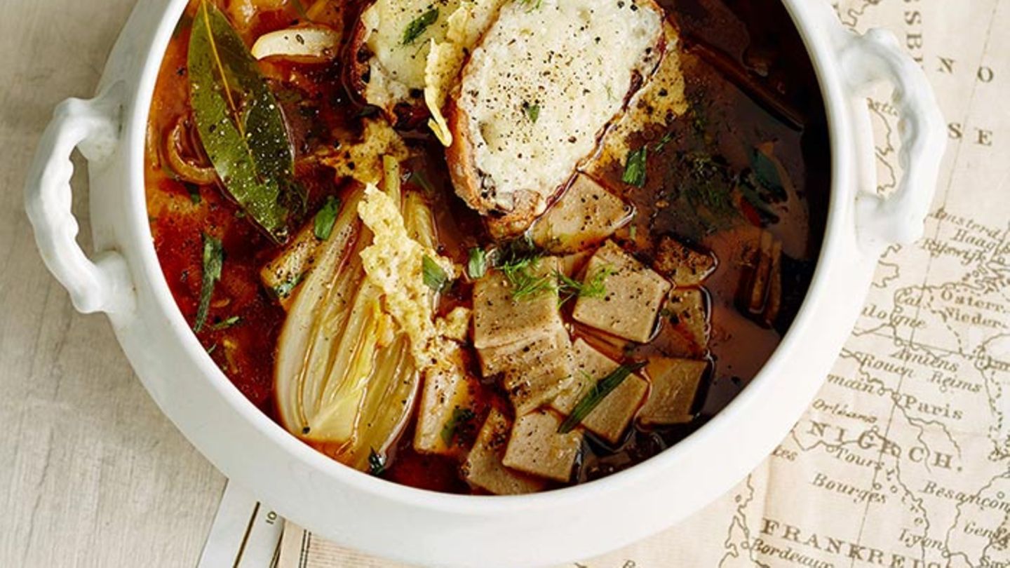 Zwiebelsuppe mit Buchweizennudeln Rezept