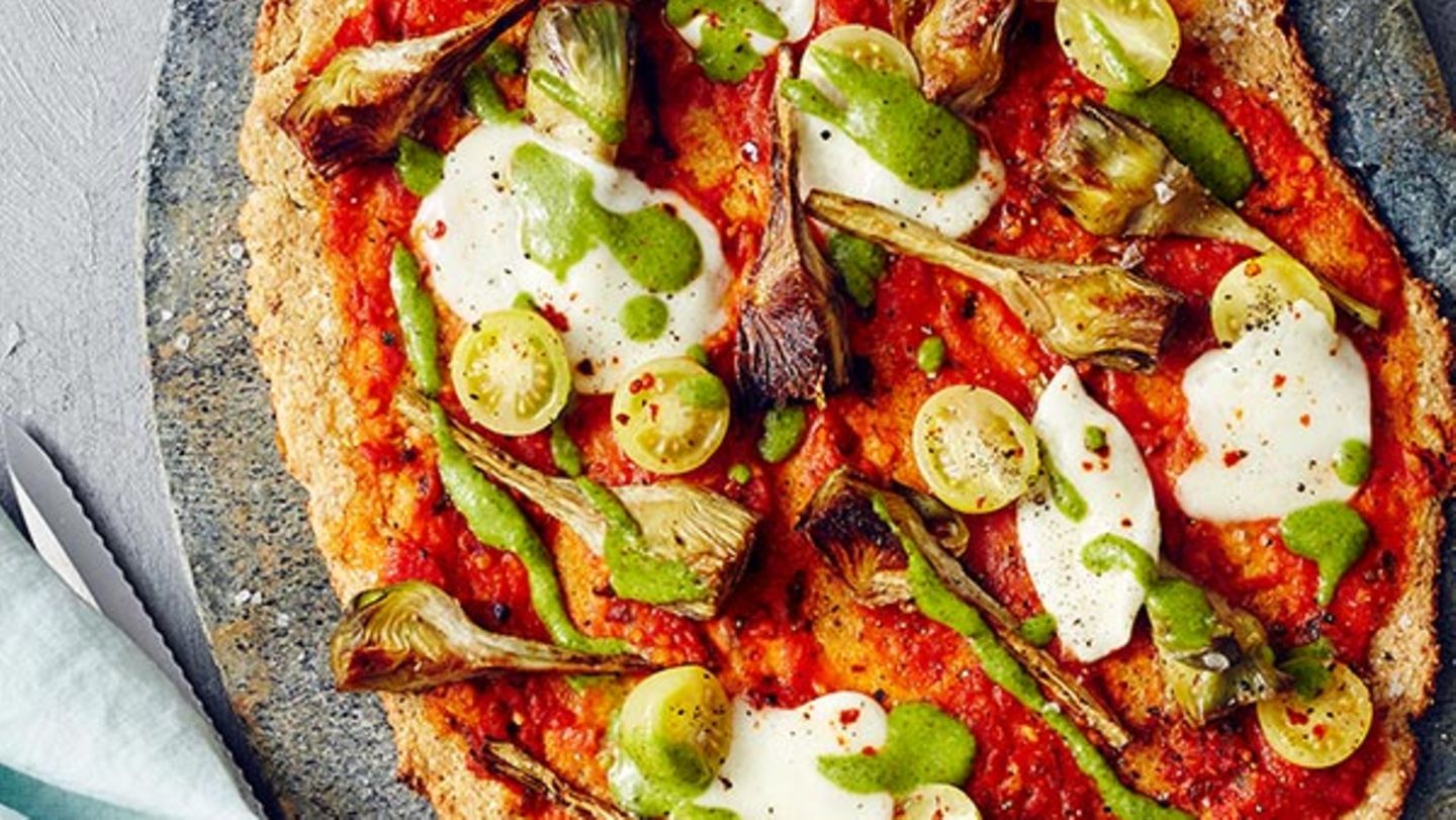 Pizza mit Blumenkohlboden und Erbsen-Pesto Rezept