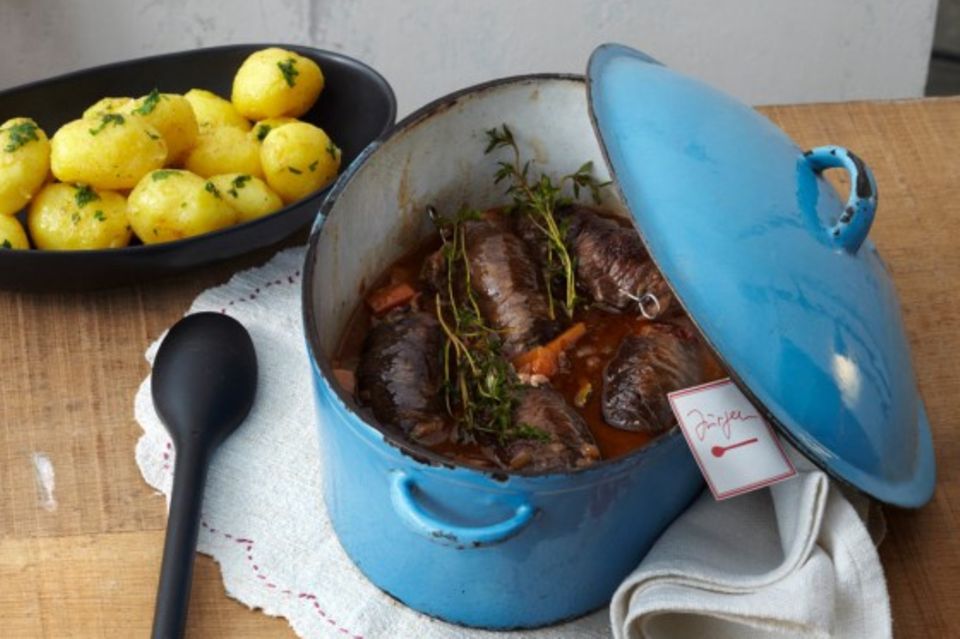 Rouladen zubereiten: füllen, wickeln & braten - [ESSEN UND TRINKEN]