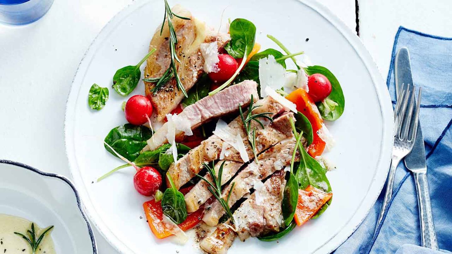 Kalbskotelett mit Paprika-Spinat-Salat Rezept Rezept