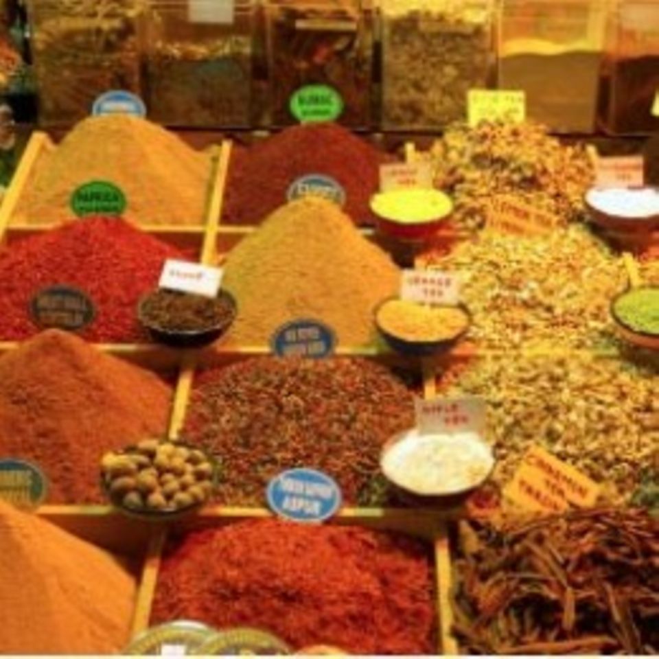 Curry und andere indische Gewürze