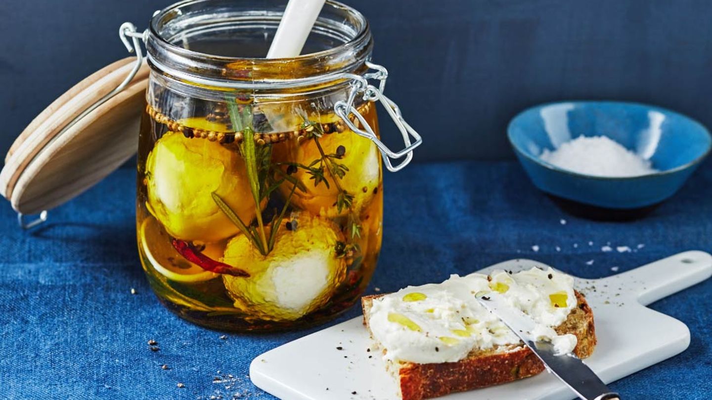 Joghurtbällchen in Würzöl Rezept