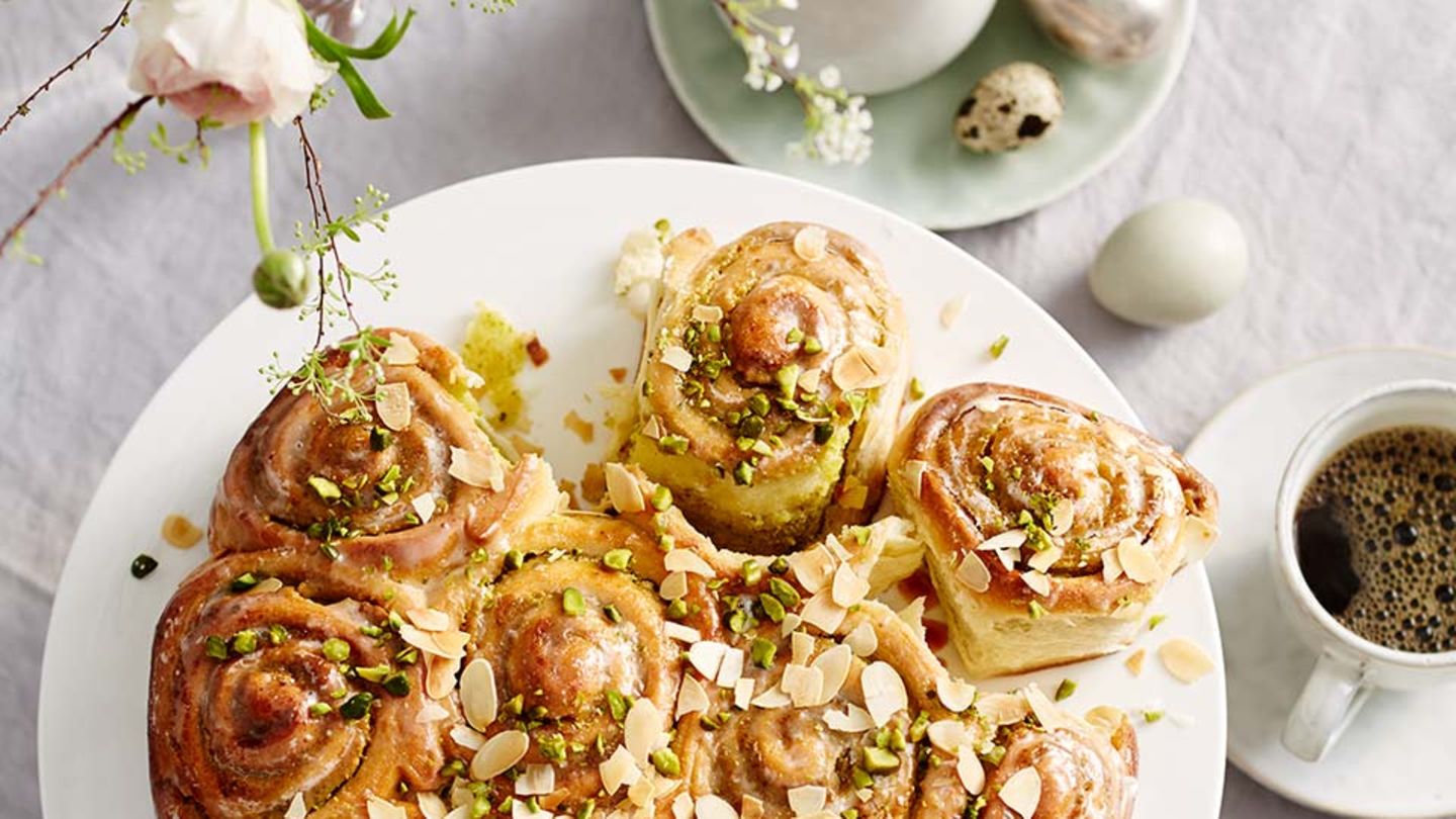 Schneckenkuchen mit Marzipan und Pistazien Rezept