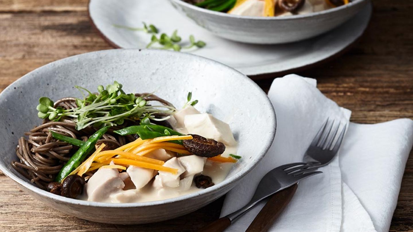 Hühnerfrikassee mit Soba-Nudeln Rezept