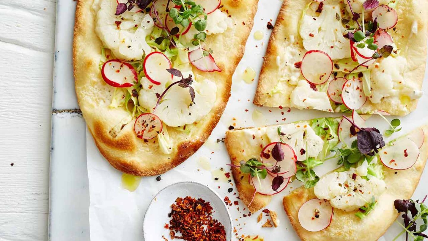 Flammkuchen mit Senfcreme und Kresse Rezept