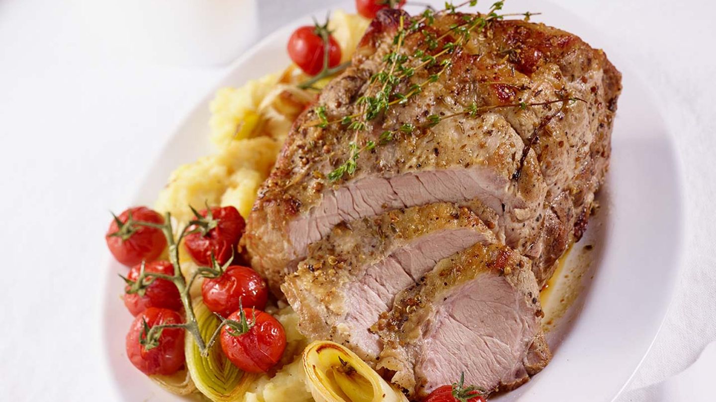 Schweinebraten mit Rotwein-Sauce und Lauchstampf Rezept - [ESSEN UND ...