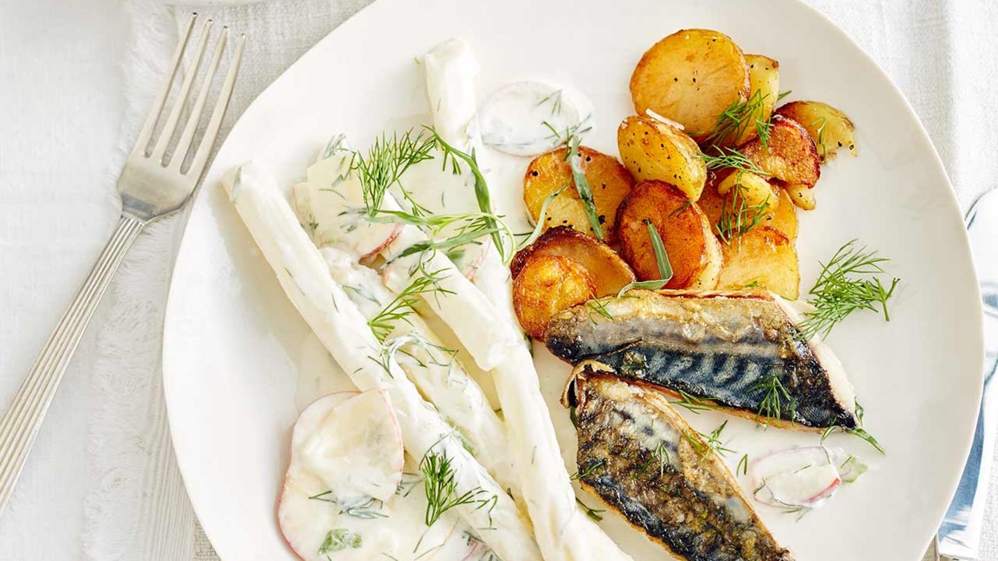Spargel „Hausfrauenart“ mit Makrele Rezept