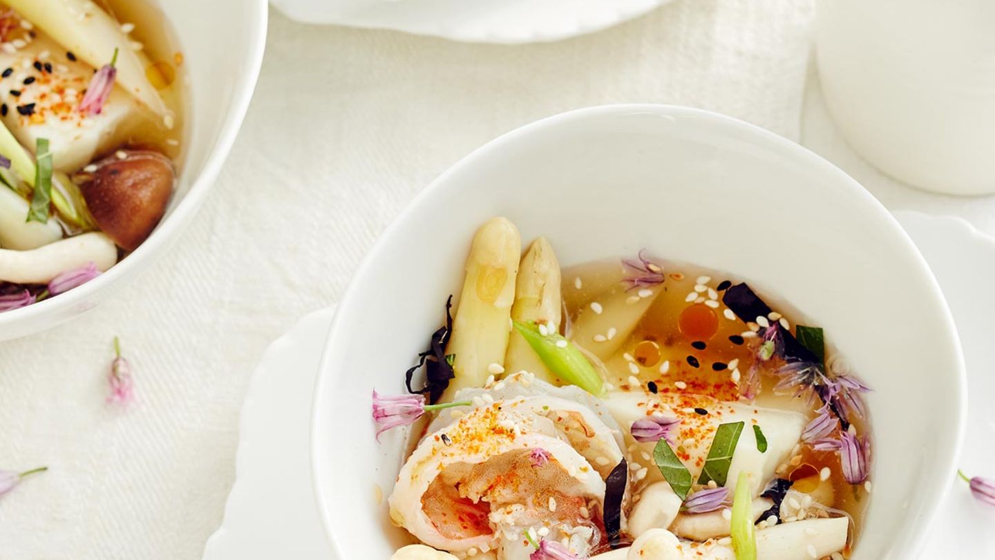 Spargel-Dashi mit Garnelen und Spargel-„Tofu” Rezept