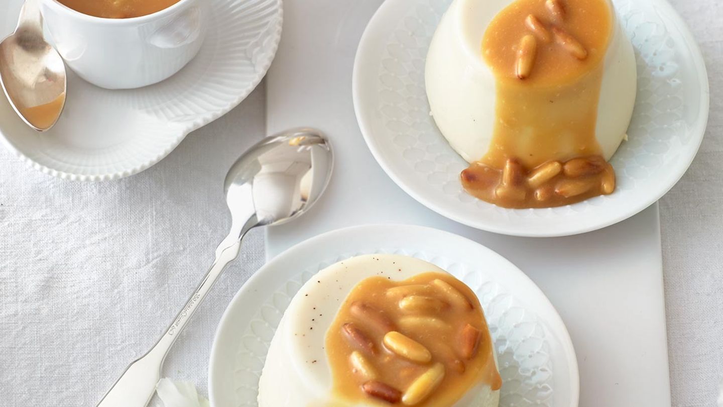 Kaffee-Panna-cotta mit Pinienkern-Karamellsauce Rezept
